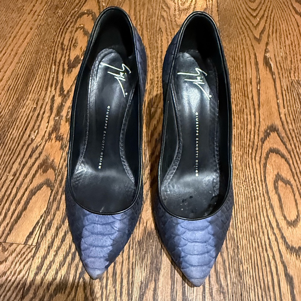 Giuseppe Zanotti Black and Blue Pumps 38